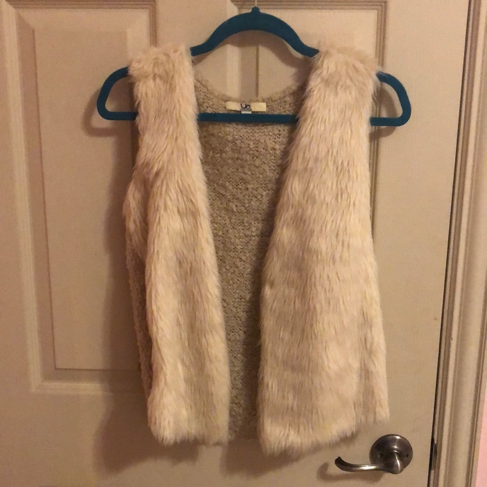 Faux fur vest in Cream